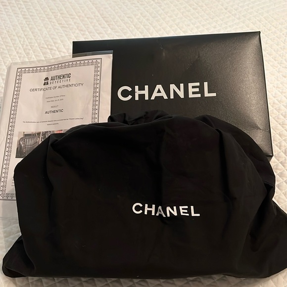 Chanel purse! - Picture 1 of 16